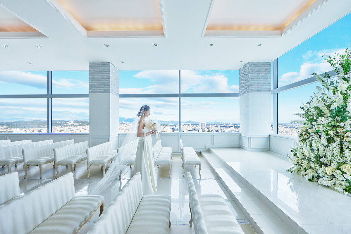 挙式のみOK！空に近いチャペルで、ふたりだけの誓いを。