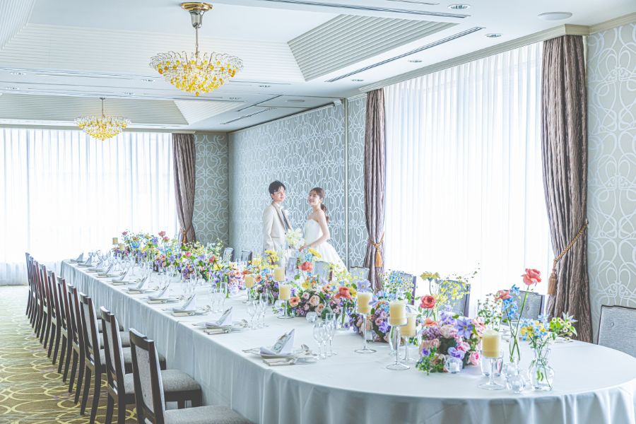 ご家族やご親族との会食に最適な「アイリスルーム」。
最大3分割できるため、ゲストの人数により広さを変更することが可能。
着席最大50名。