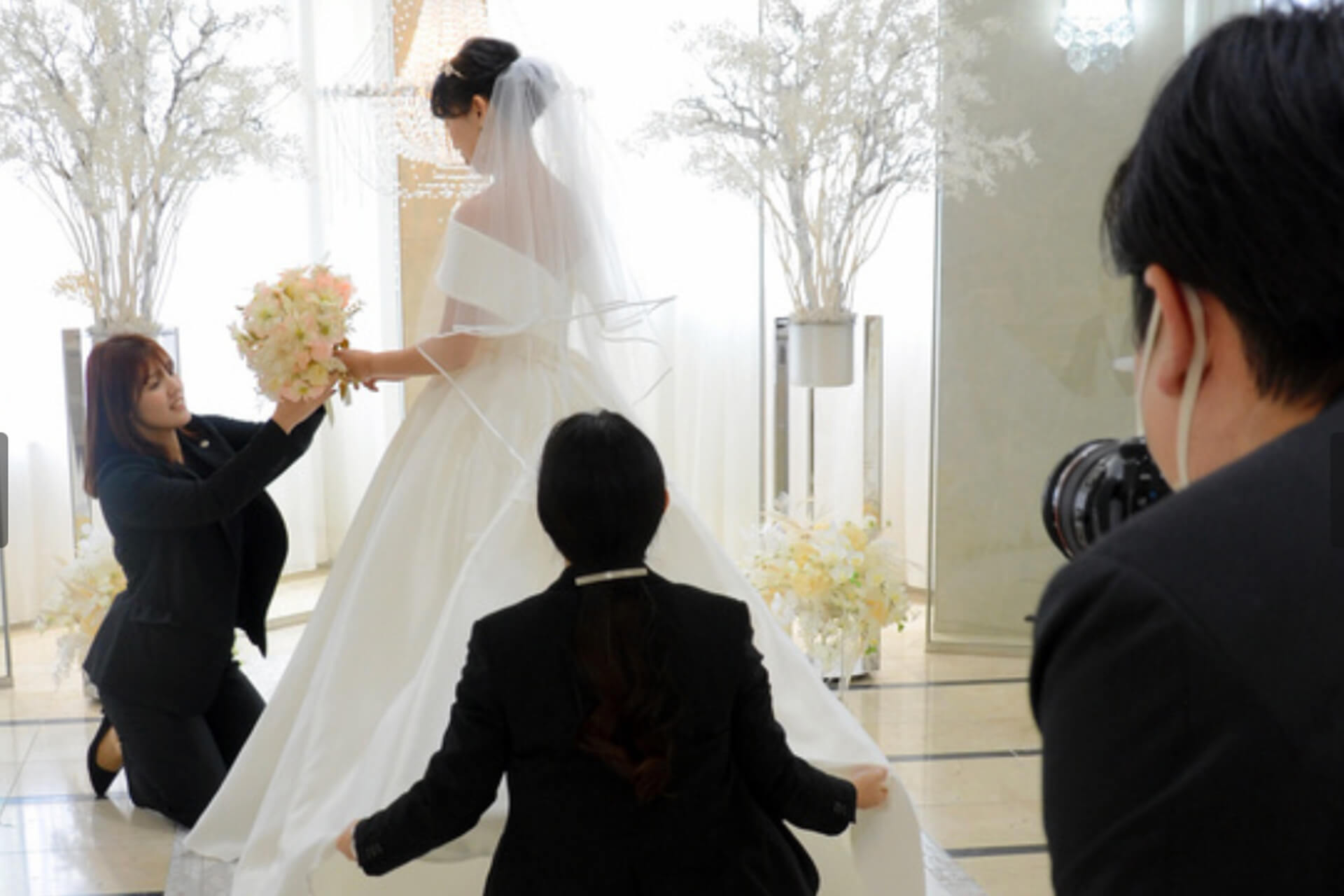 小さな結婚式モザイク店のソロフォトが朝日新聞に掲載されました