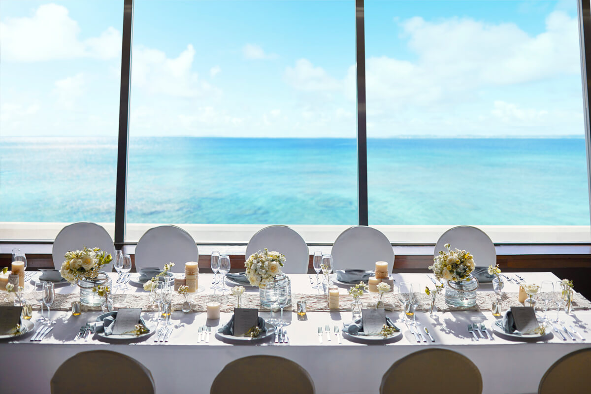 グアムの海を望む会食会場