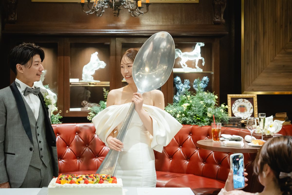 会場と新郎新婦イメージ