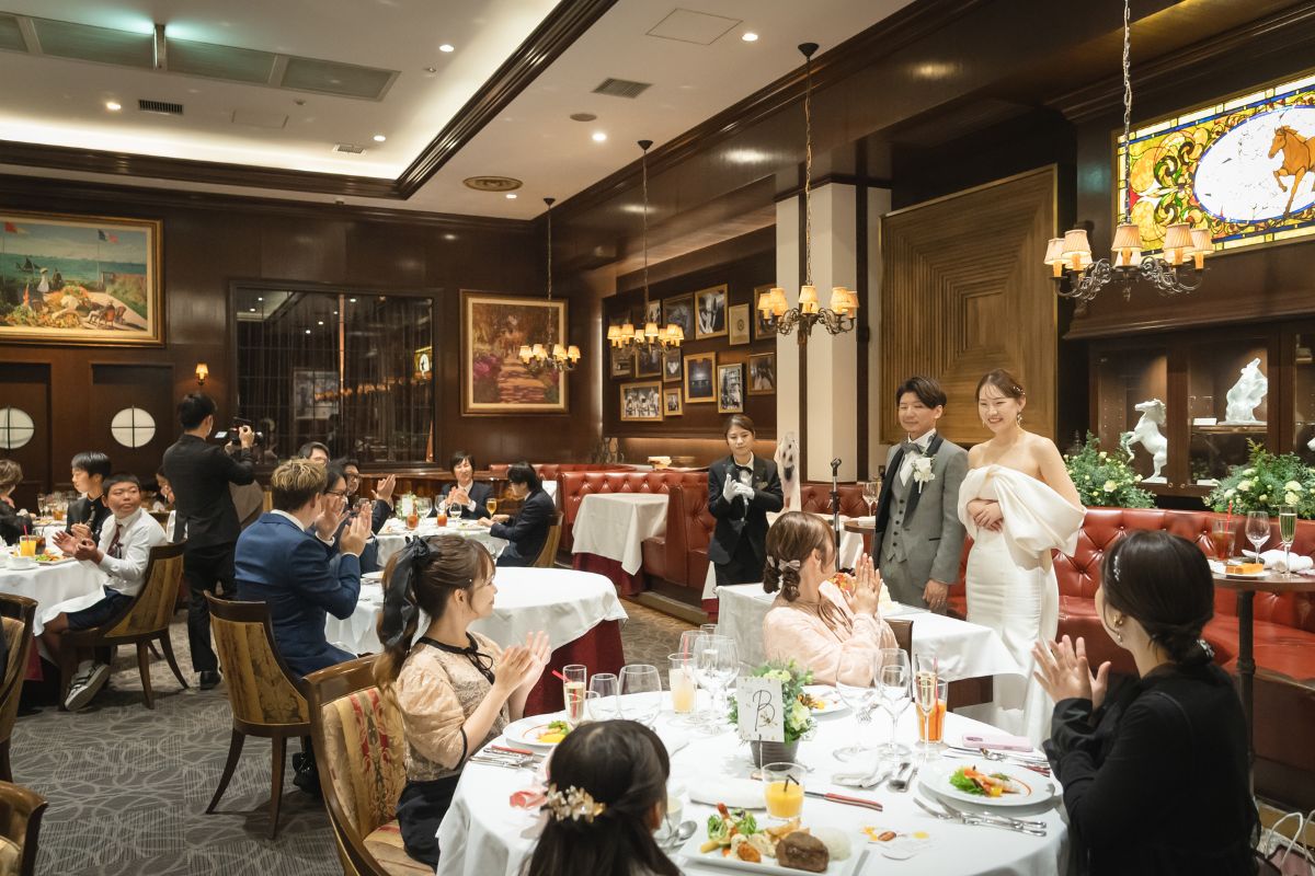 会場と新郎新婦イメージ