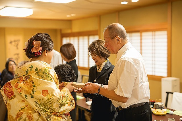 栴檀　会食会　親御様へ記念品贈呈