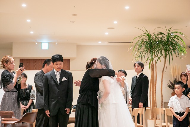 レストランウエディング　AINO　お母様からの温かな抱擁