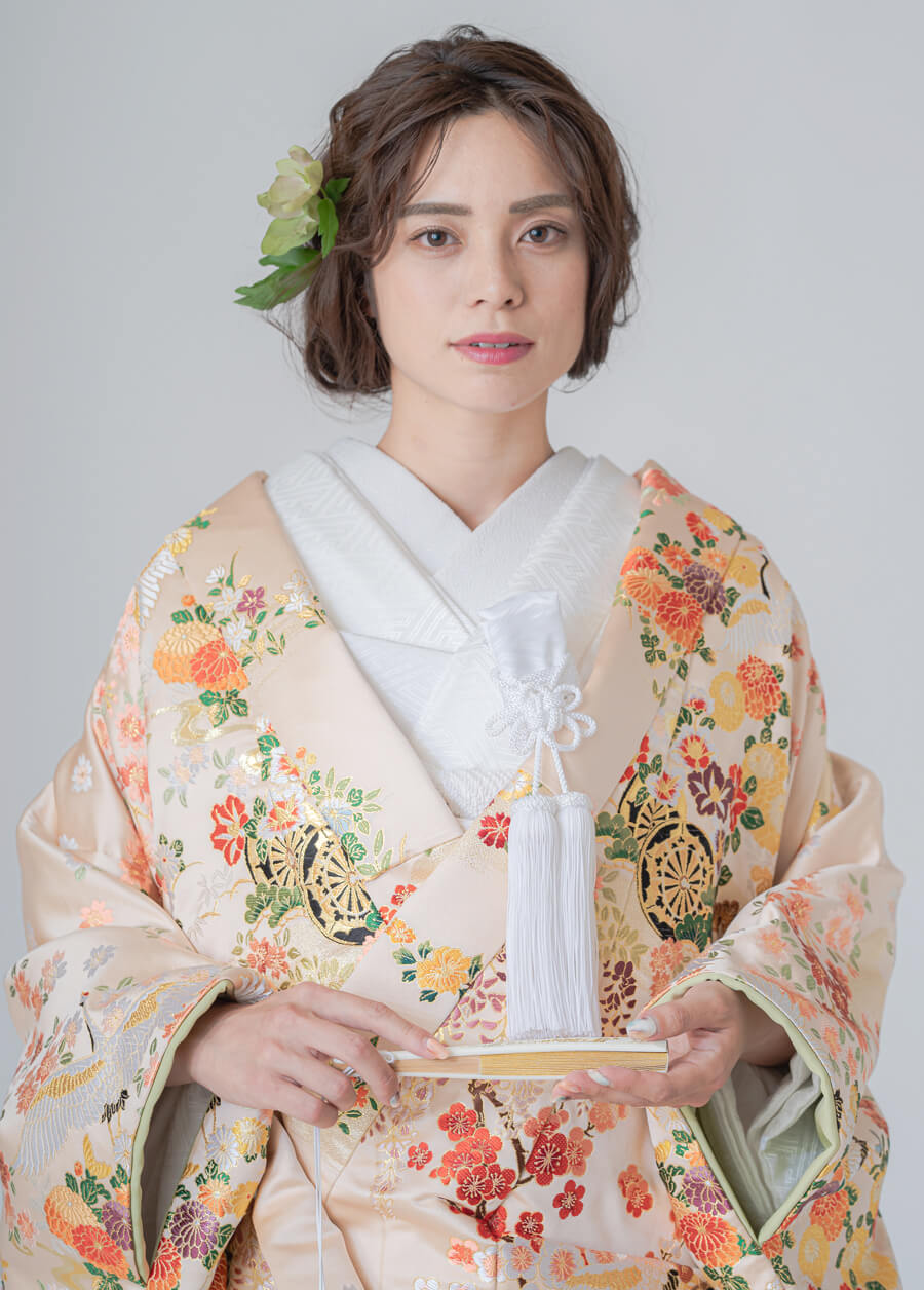 金地 四季花文様 色打掛 舞衣カレン 慶賀四季の寿ぎ - 小さな結婚
