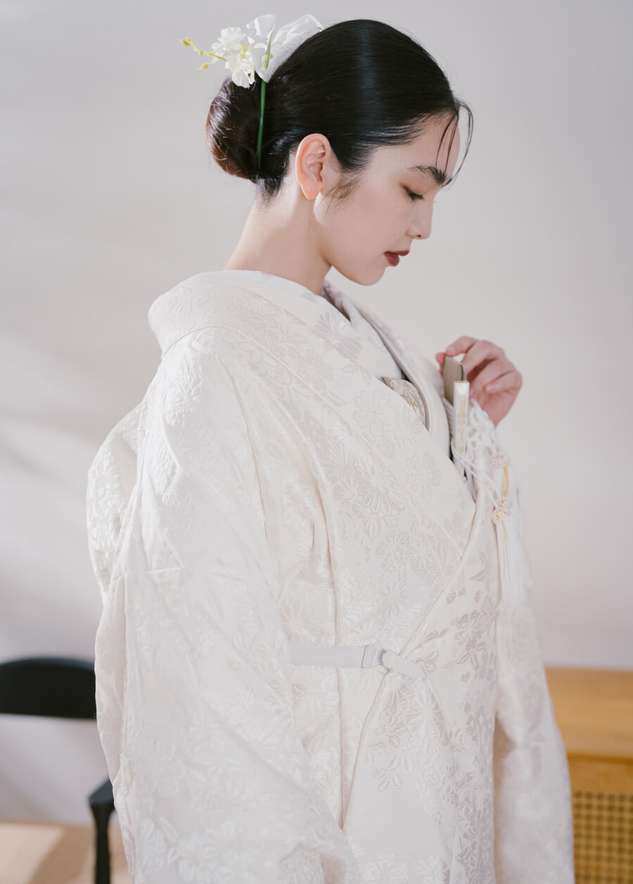 能衣裂取草花紋