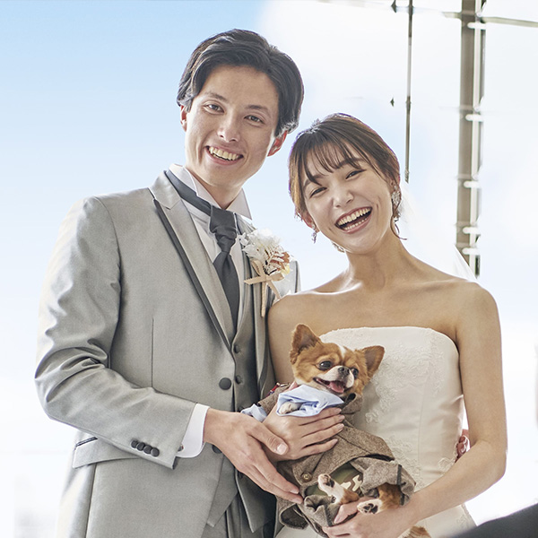 犬、猫などペットとの結婚式の画像