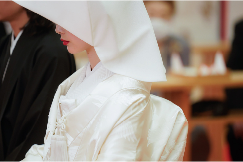 伝統的な和装に身を包むの画像