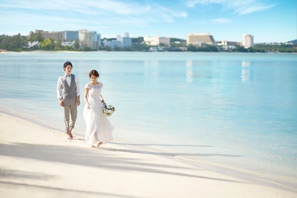 グアムの海でおふたりのショット