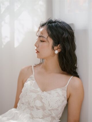 新作のイヤリングをご紹介いたします。