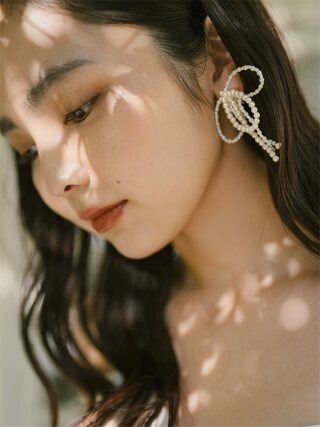 新作のイヤリングをご紹介いたします。