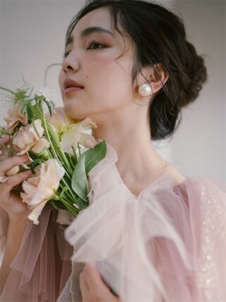 新作のイヤリングをご紹介いたします。