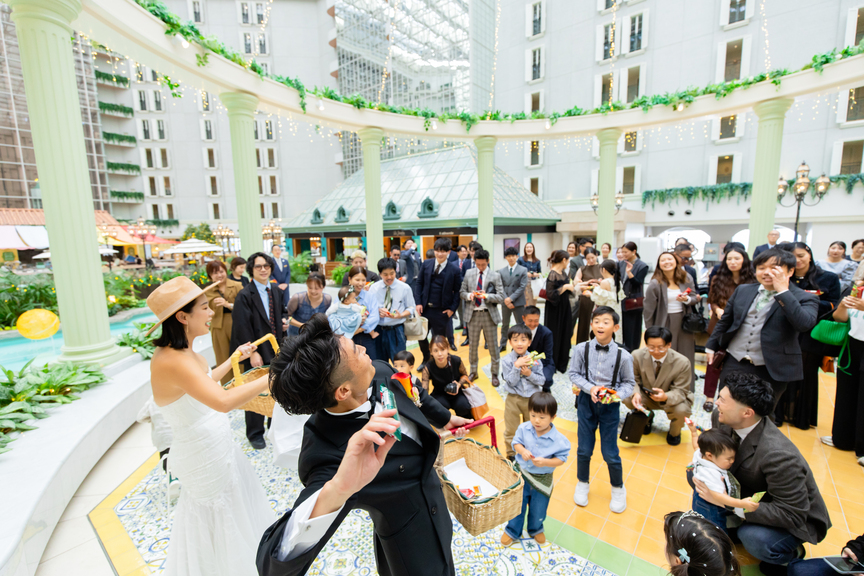 笑顔が止まらない!“結婚式の常識を壊したい”おふたりの楽しいウェディング