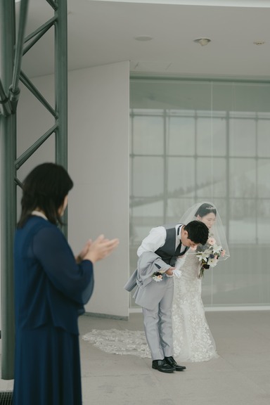 白銀の北海道!ガラスのピラミッドで誓う、幻想的なウィンターウェディング