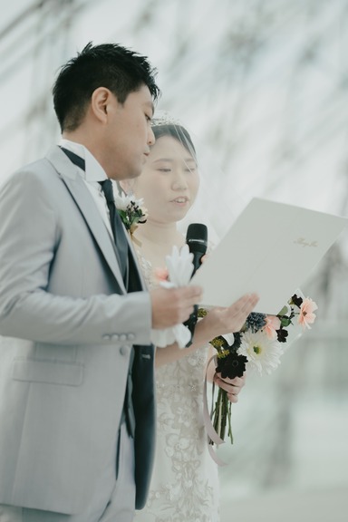 白銀の北海道!ガラスのピラミッドで誓う、幻想的なウィンターウェディング