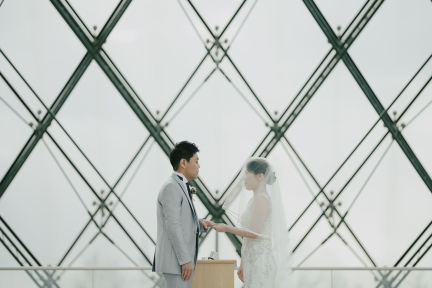 白銀の北海道!ガラスのピラミッドで誓う、幻想的なウィンターウェディング