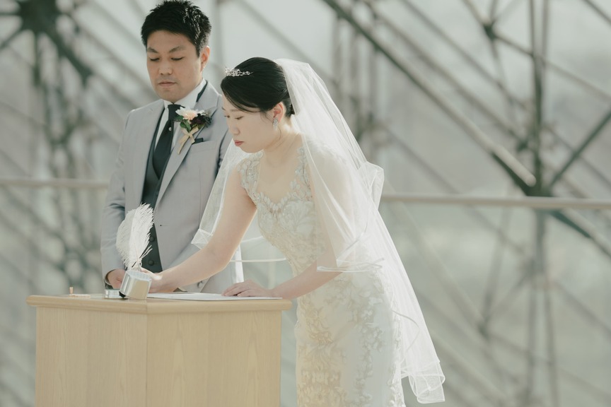 白銀の北海道!ガラスのピラミッドで誓う、幻想的なウィンターウェディング