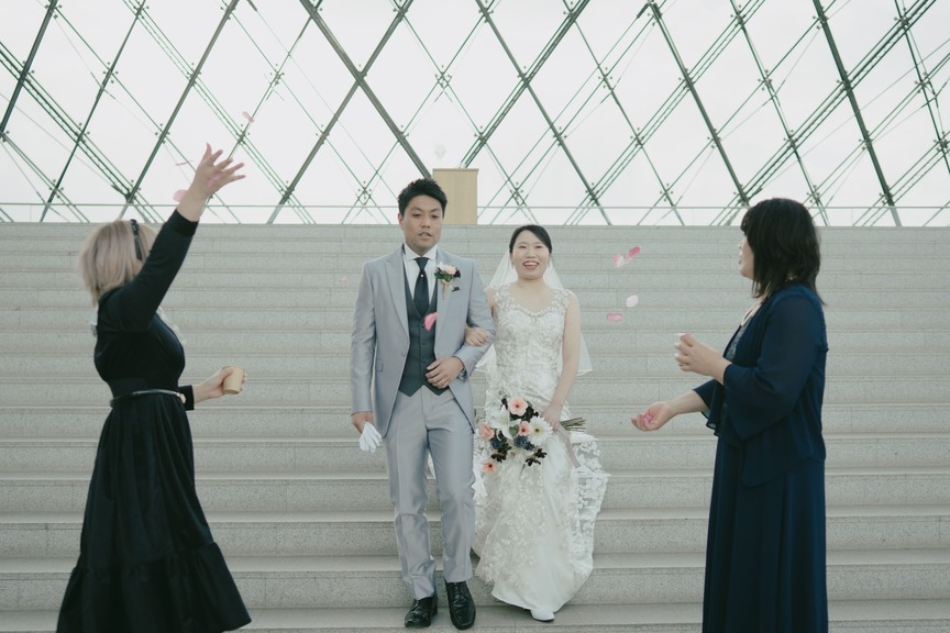 白銀の北海道!ガラスのピラミッドで誓う、幻想的なウィンターウェディング