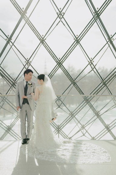 白銀の北海道!ガラスのピラミッドで誓う、幻想的なウィンターウェディング