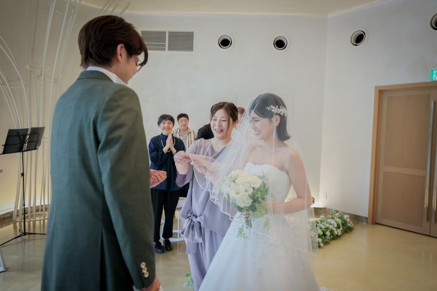 家族で紡いだ誓いの言葉。涙と笑顔で満たされた、ちいさな結婚式のキセキ