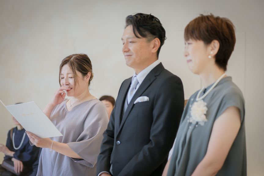 家族で紡いだ誓いの言葉。涙と笑顔で満たされた、ちいさな結婚式のキセキ