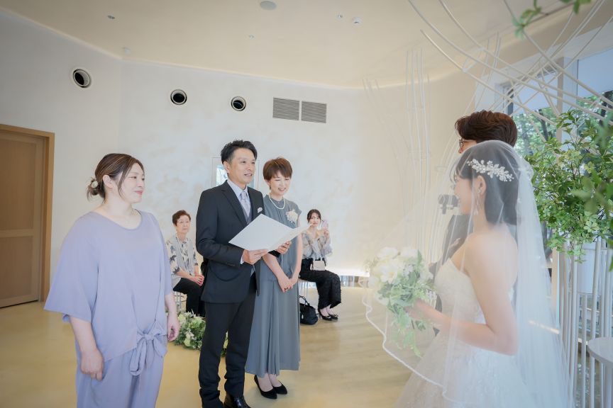家族で紡いだ誓いの言葉。涙と笑顔で満たされた、ちいさな結婚式のキセキ
