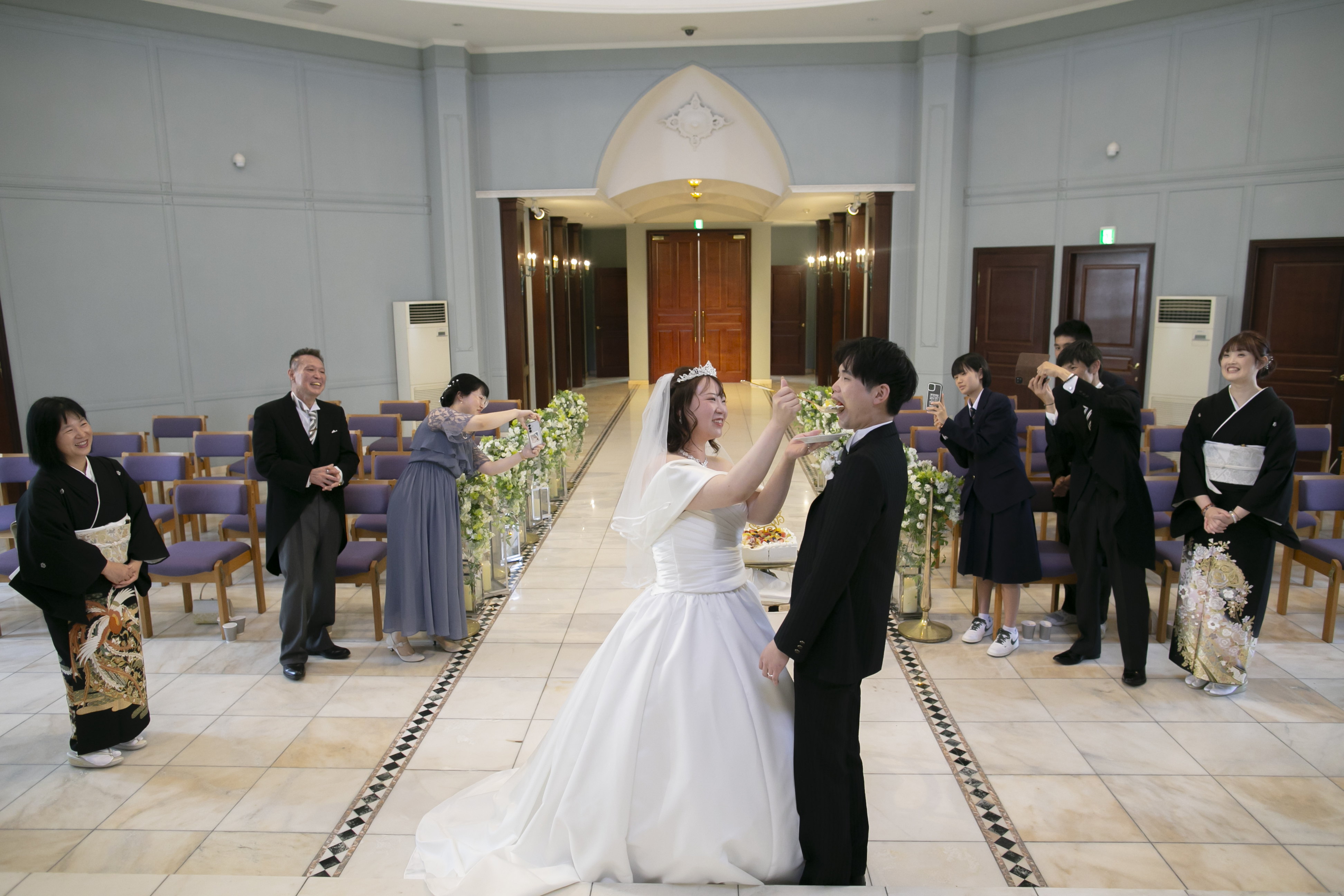 しあわせいっぱい♡ケーキ入刀からお手本バイトへ♪