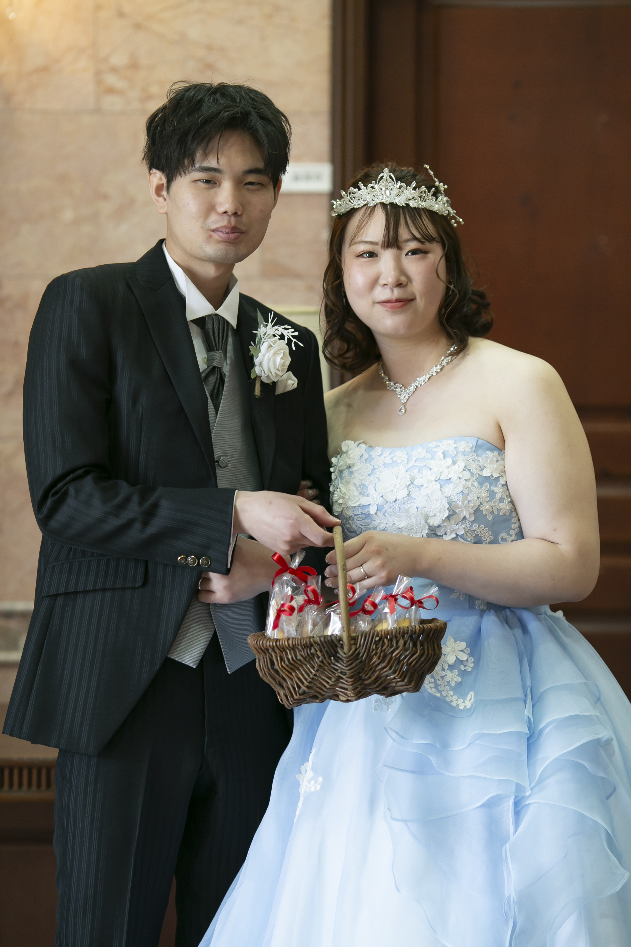 3分で早着替え！？オーバーカラードレスで再入場♪