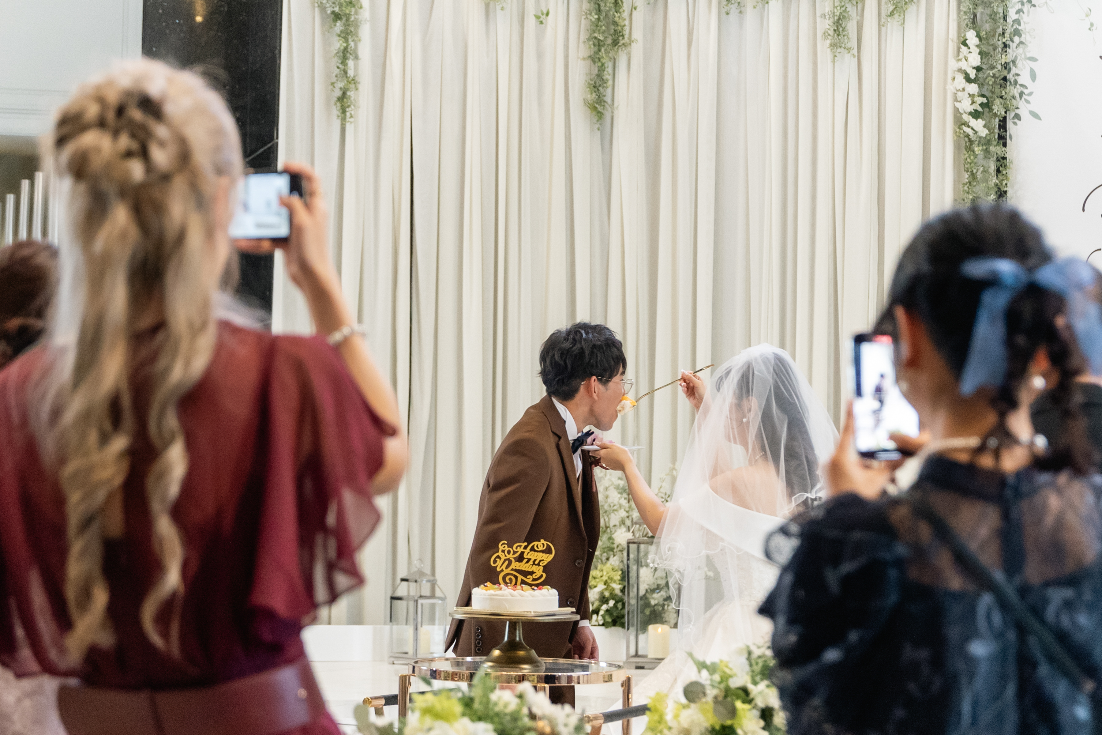 挙式中にケーキ入刀?!