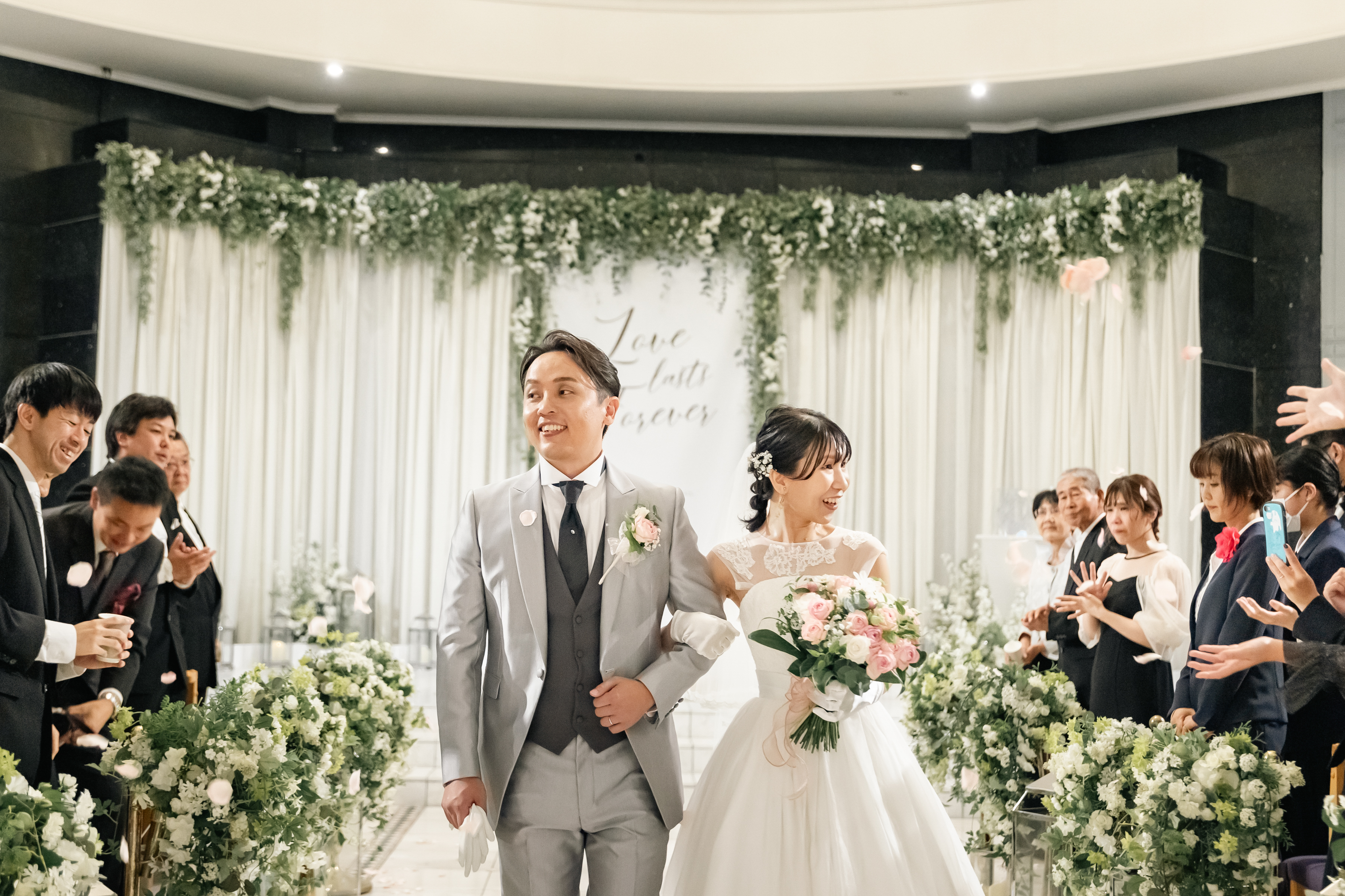 挙式後3分でお色直し！