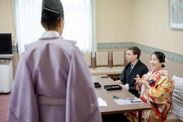 小さな結婚式熊本店　挙式レポート　No.23　藤崎宮での挙式（色打掛＆国際結婚）挙式前