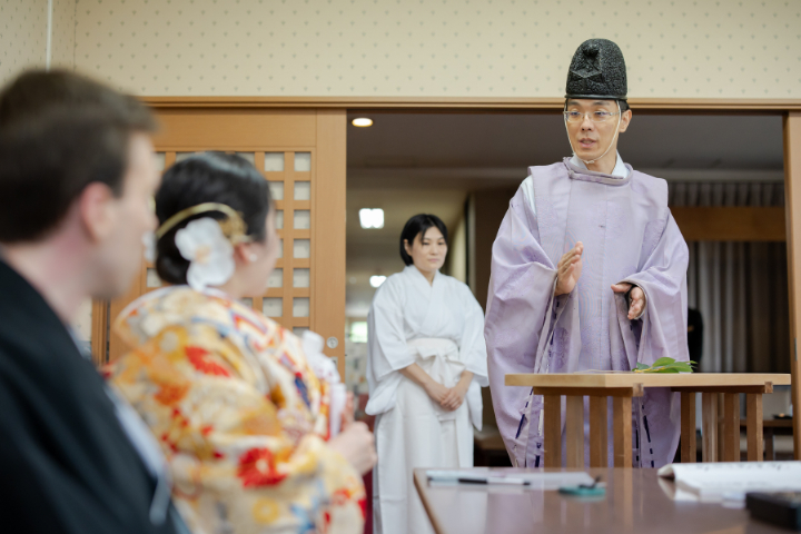 小さな結婚式熊本店　挙式レポート　No.23　藤崎宮での挙式（色打掛＆国際結婚）挙式前