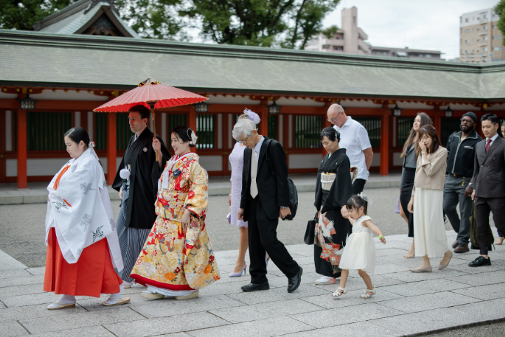 小さな結婚式熊本店　挙式レポート　No.24　藤崎宮での挙式（色打掛＆国際結婚）挙式編