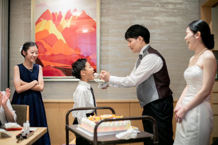 小さな結婚式熊本店　挙式レポート　No.22　３０名でのシンプル会食（日本料理＆ケーキ入刀）