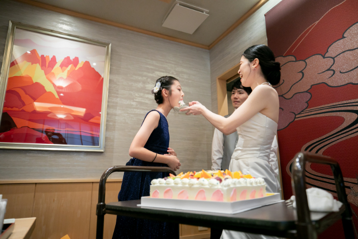 小さな結婚式熊本店　挙式レポート　No.22　３０名でのシンプル会食（日本料理＆ケーキ入刀）