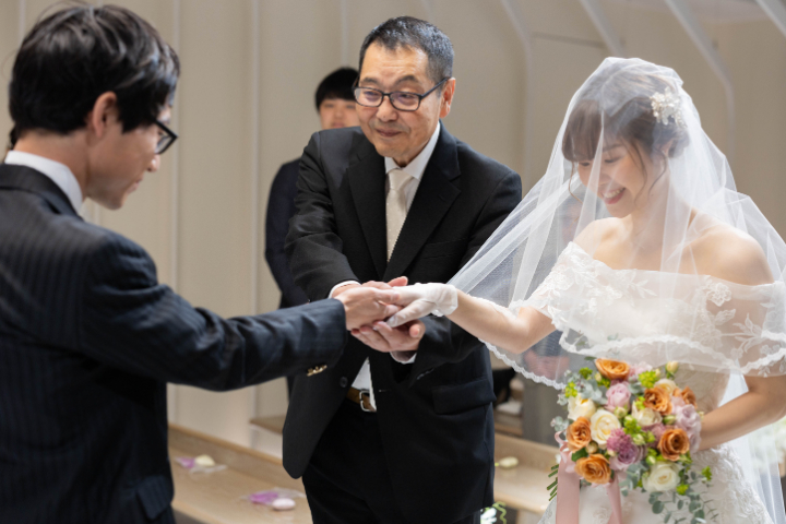 小さな結婚式熊本店　挙式レポート　No.45　９名での小さくてかわいいレストランウエディング（挙式編）