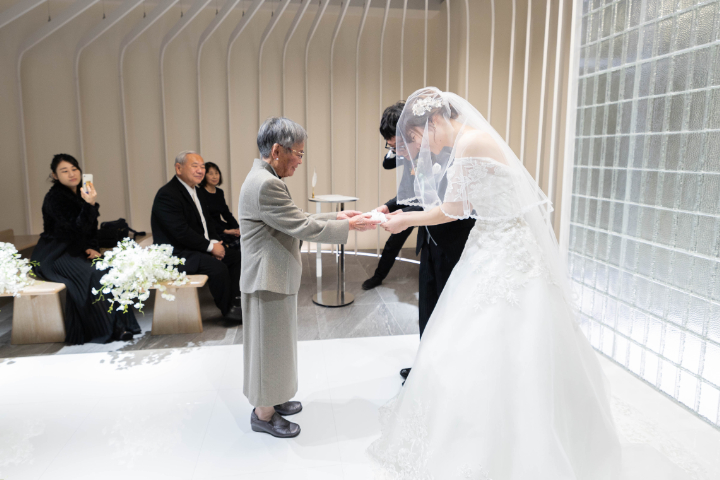 小さな結婚式熊本店　挙式レポート　No.45　９名での小さくてかわいいレストランウエディング（挙式編）