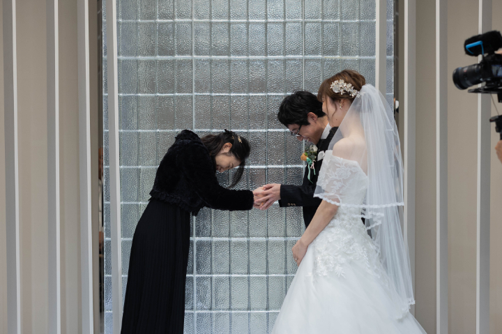 小さな結婚式熊本店　挙式レポート　No.45　９名での小さくてかわいいレストランウエディング（挙式編）