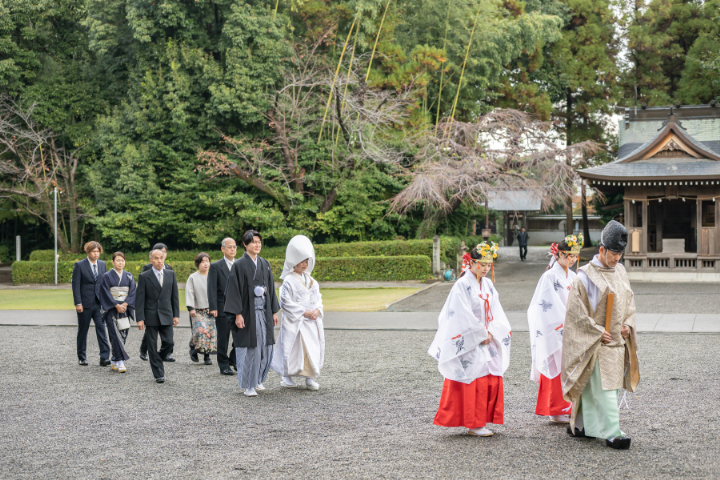 小さな結婚式熊本店　挙式レポート　No.42　雨上がりの健軍神社＆レストラン会食（挙式編）