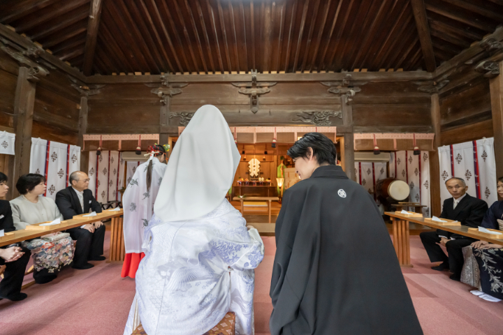 小さな結婚式熊本店　挙式レポート　No.42　雨上がりの健軍神社＆レストラン会食（挙式編）