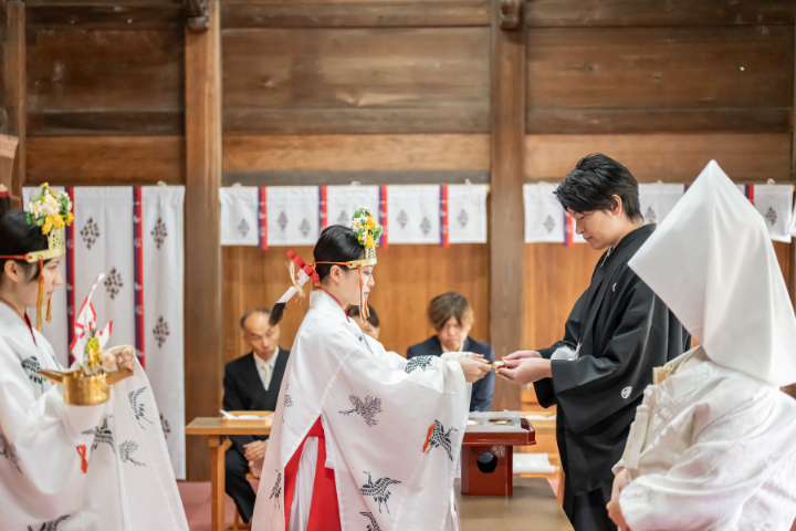 小さな結婚式熊本店　挙式レポート　No.42　雨上がりの健軍神社＆レストラン会食（挙式編）