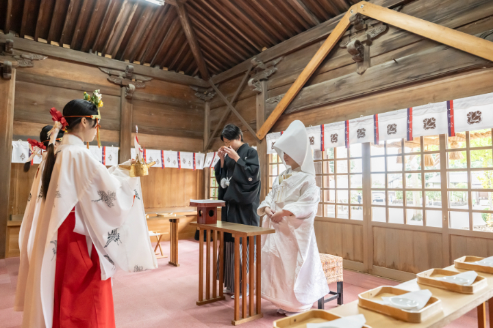 小さな結婚式熊本店　挙式レポート　No.42　雨上がりの健軍神社＆レストラン会食（挙式編）