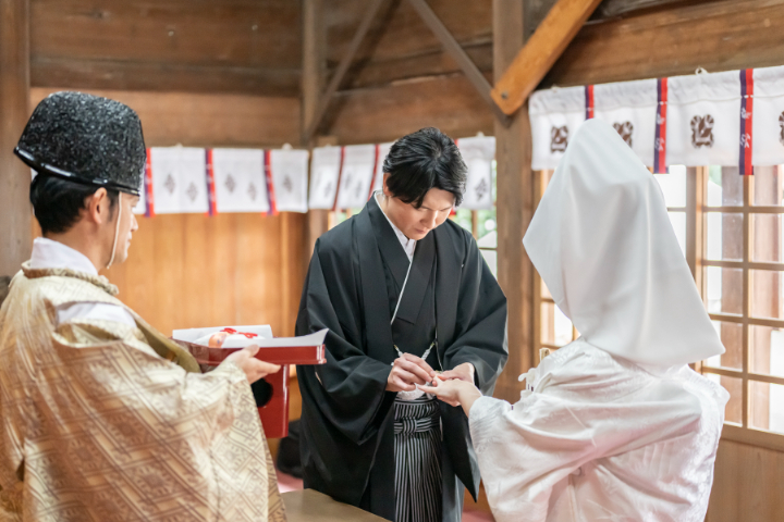 小さな結婚式熊本店　挙式レポート　No.42　雨上がりの健軍神社＆レストラン会食（挙式編）