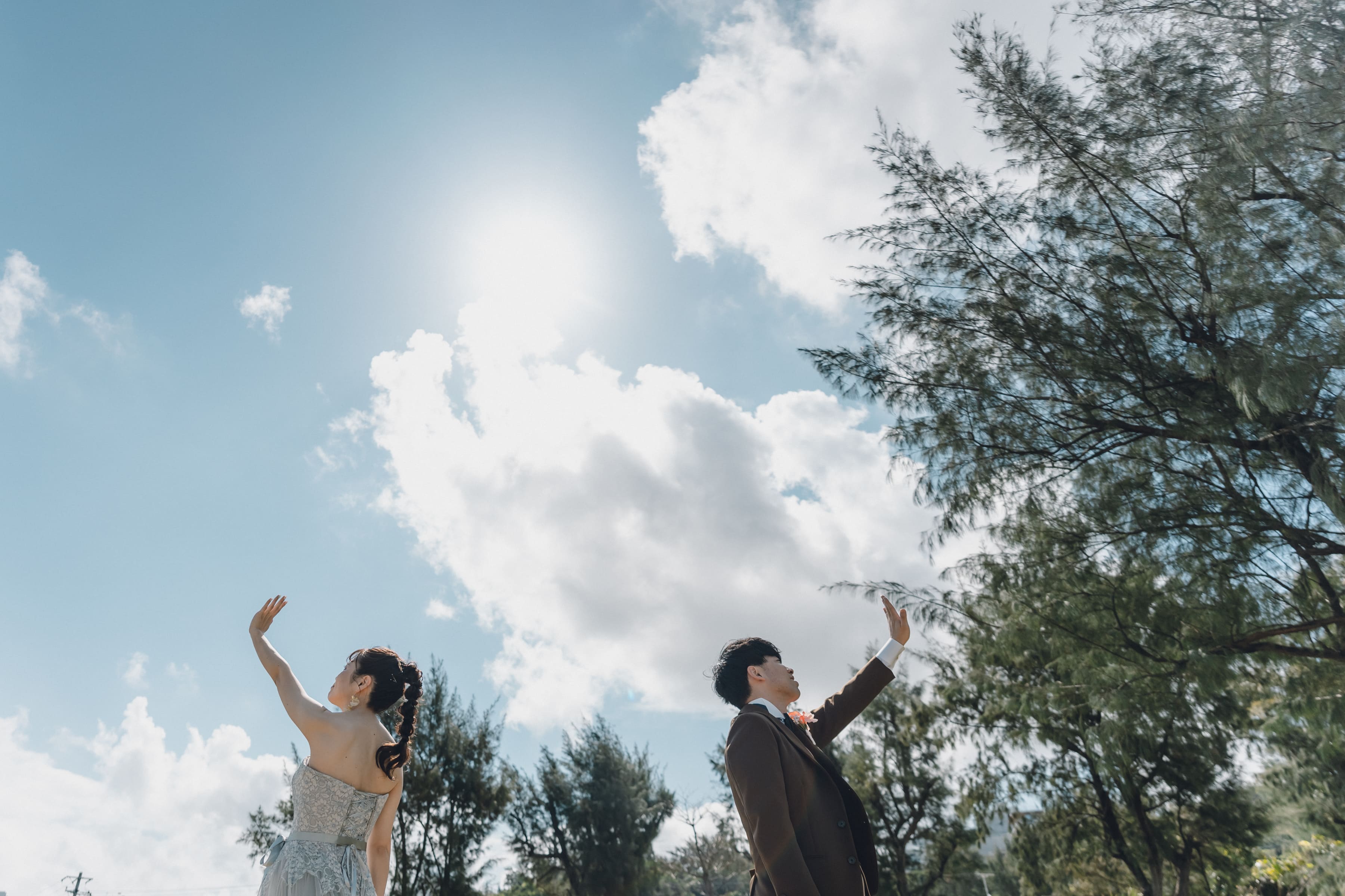 家族と一緒に!ビーチ撮影でリゾート婚ならではの一枚を♡