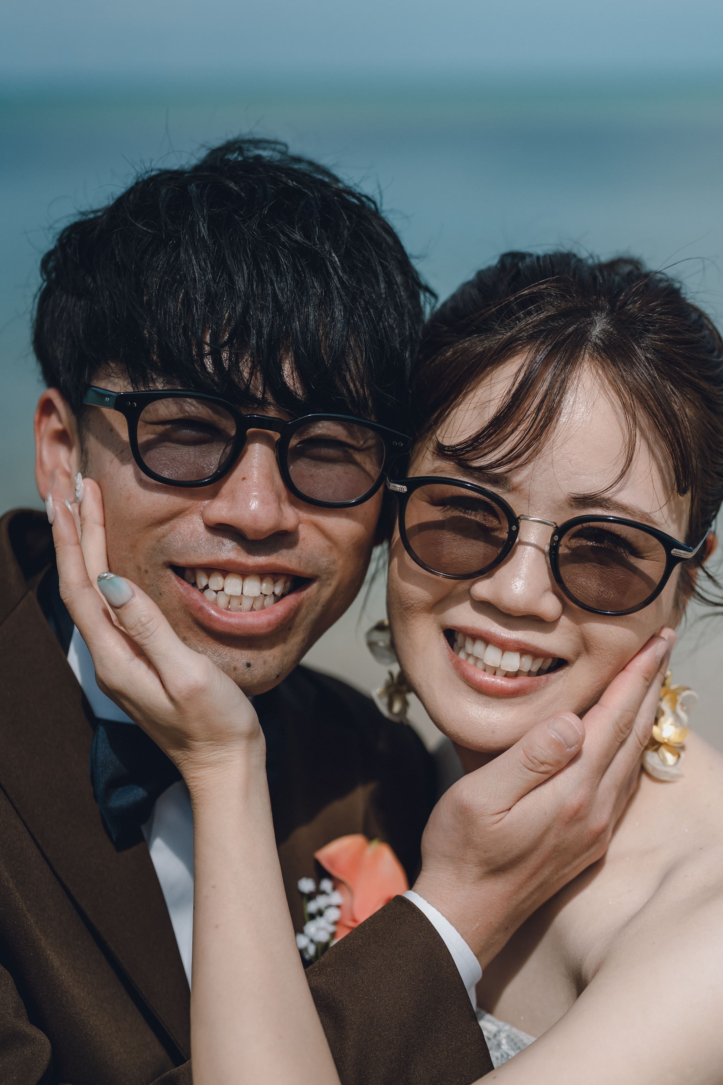 家族と一緒に!ビーチ撮影でリゾート婚ならではの一枚を♡