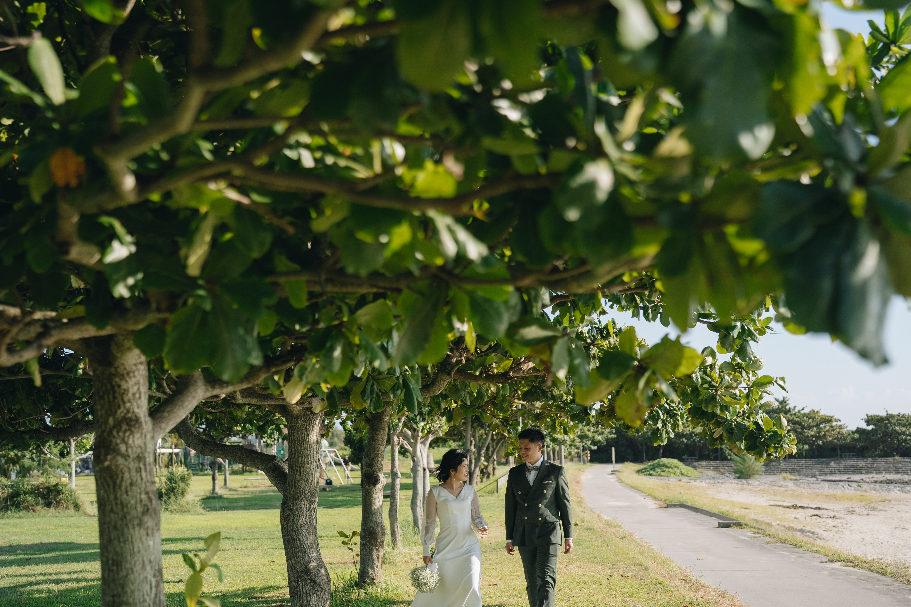 青い海に映える「芝生の緑」。バリエーション豊かな撮影が叶うサザンビーチの魅力