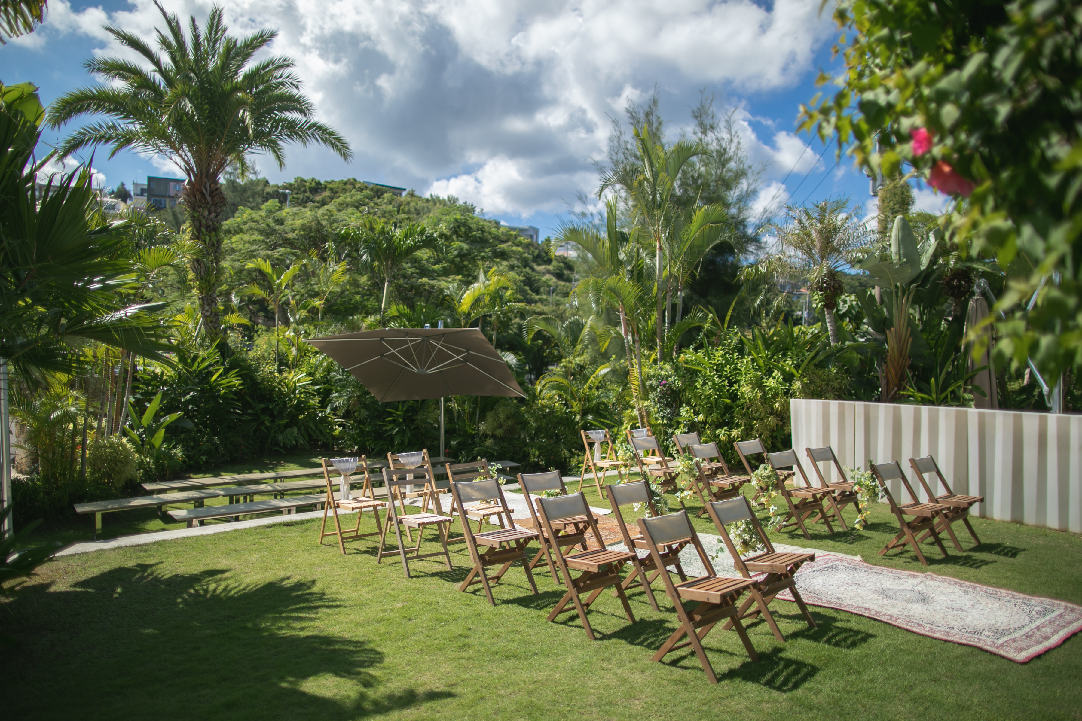 たくさんのゲストに囲まれて♪沖縄ガーデンウェディング