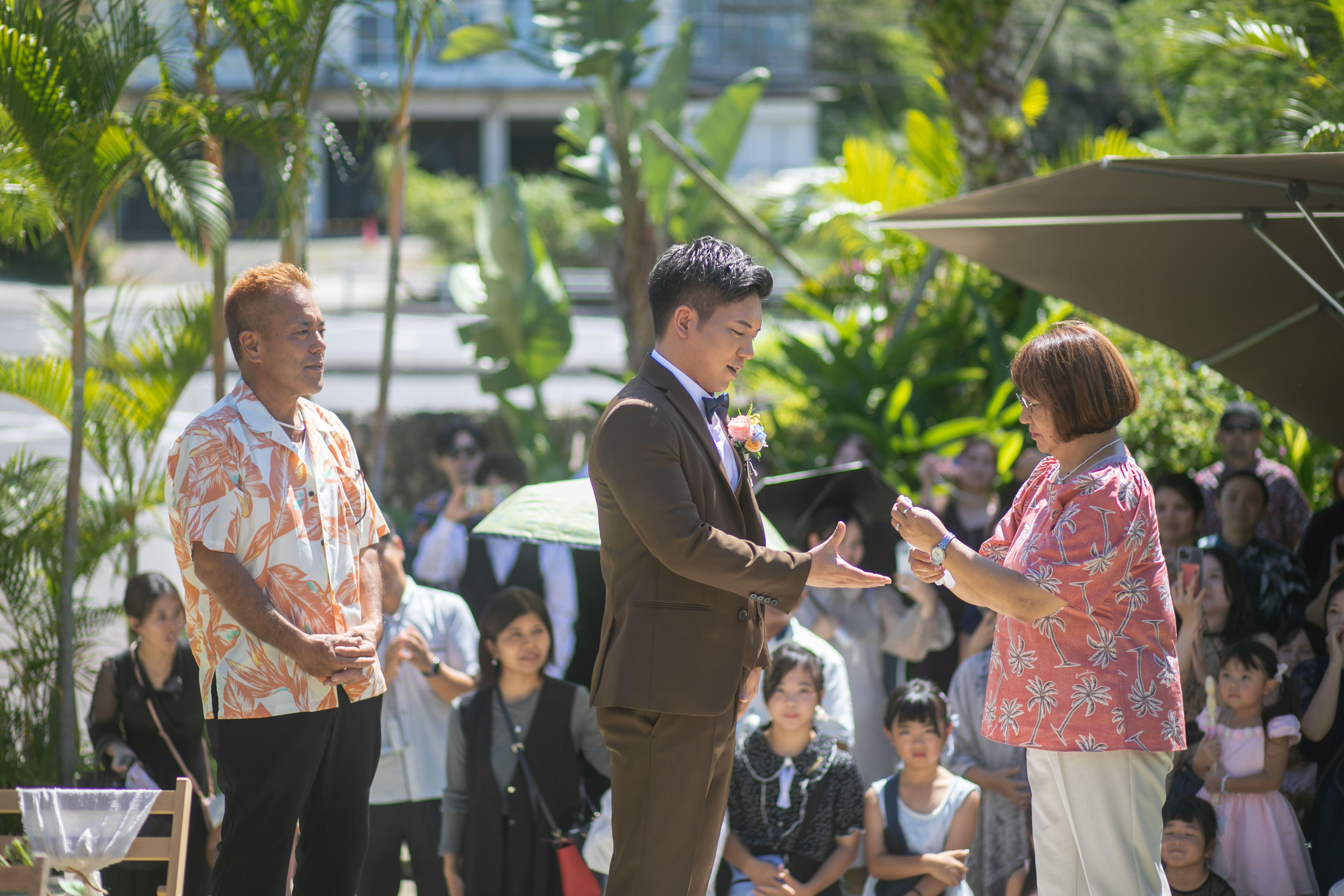 たくさんのゲストに囲まれて♪沖縄ガーデンウェディング