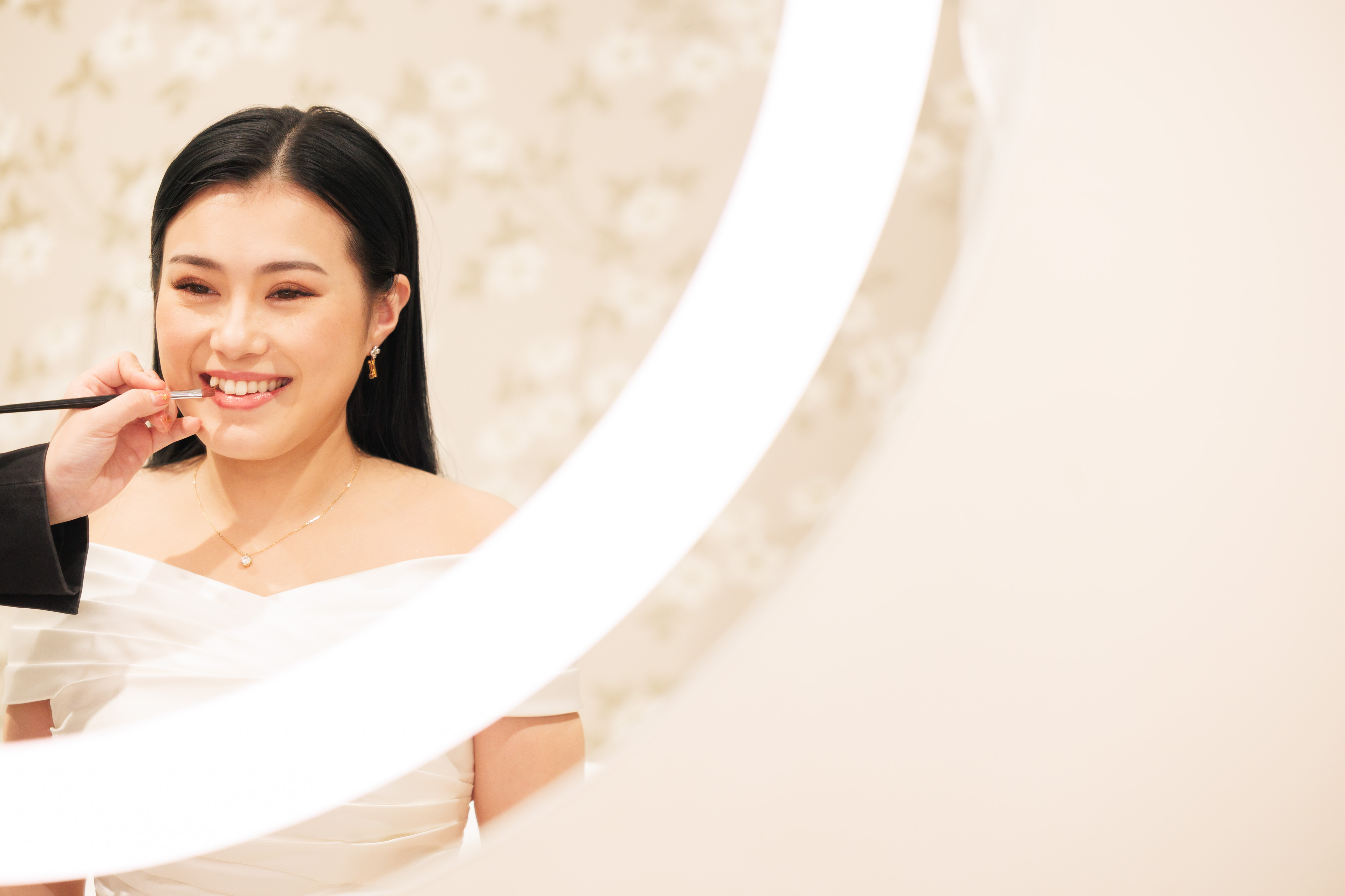 ペットと新郎新婦お二人だけの結婚式をご紹介?(メイクシーン~挙式前)