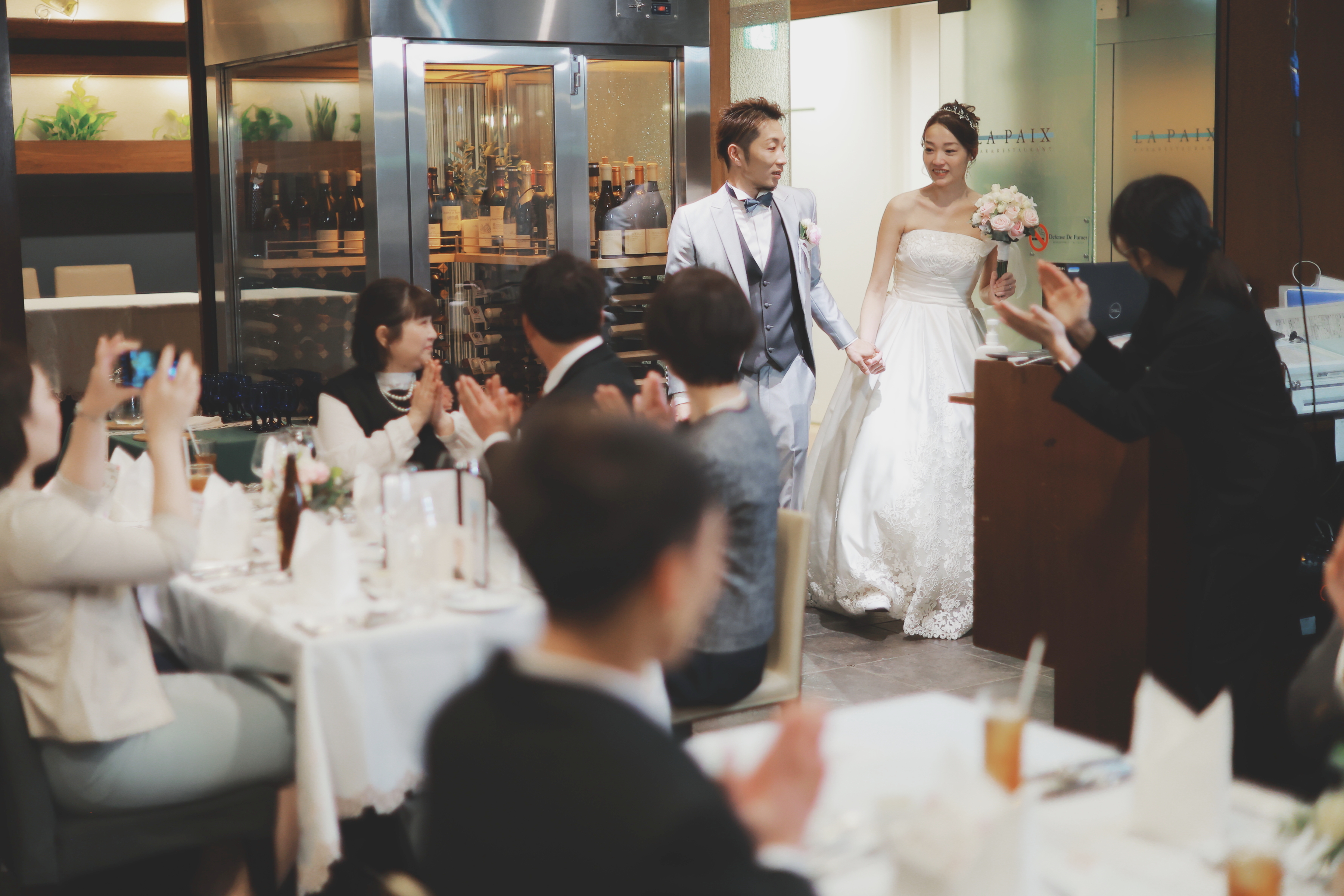 結婚式の後に、家族でレストランでパーティー♪